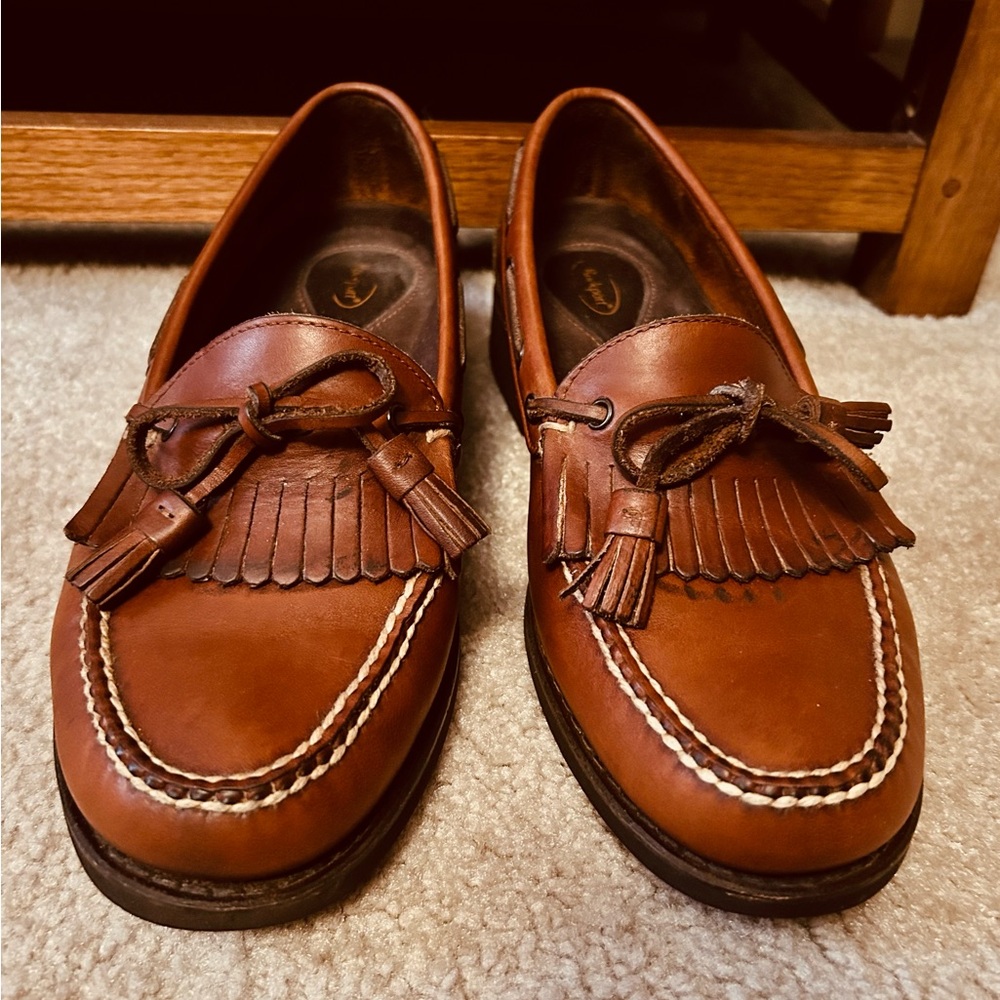 Rockport men’s leather tassel loafers. Size 10, good shape but slightly worn.